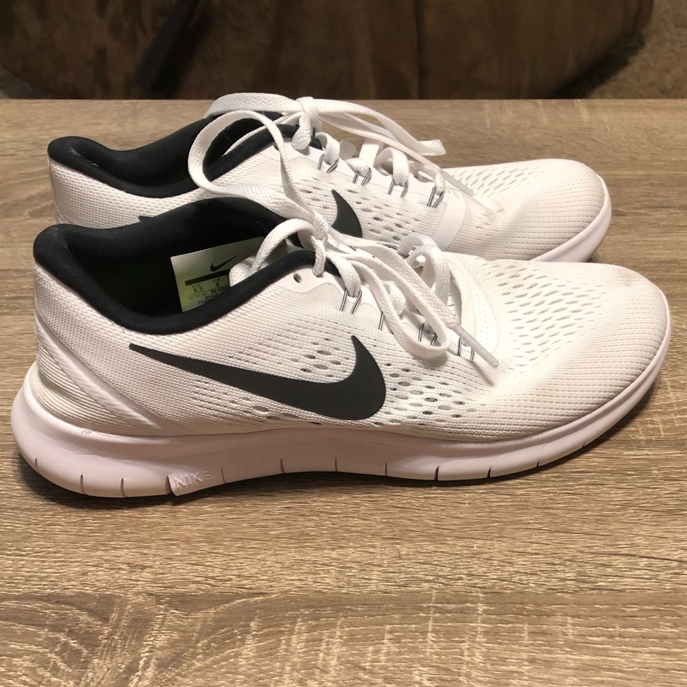 Nike Free Tennis Shoes 6.5